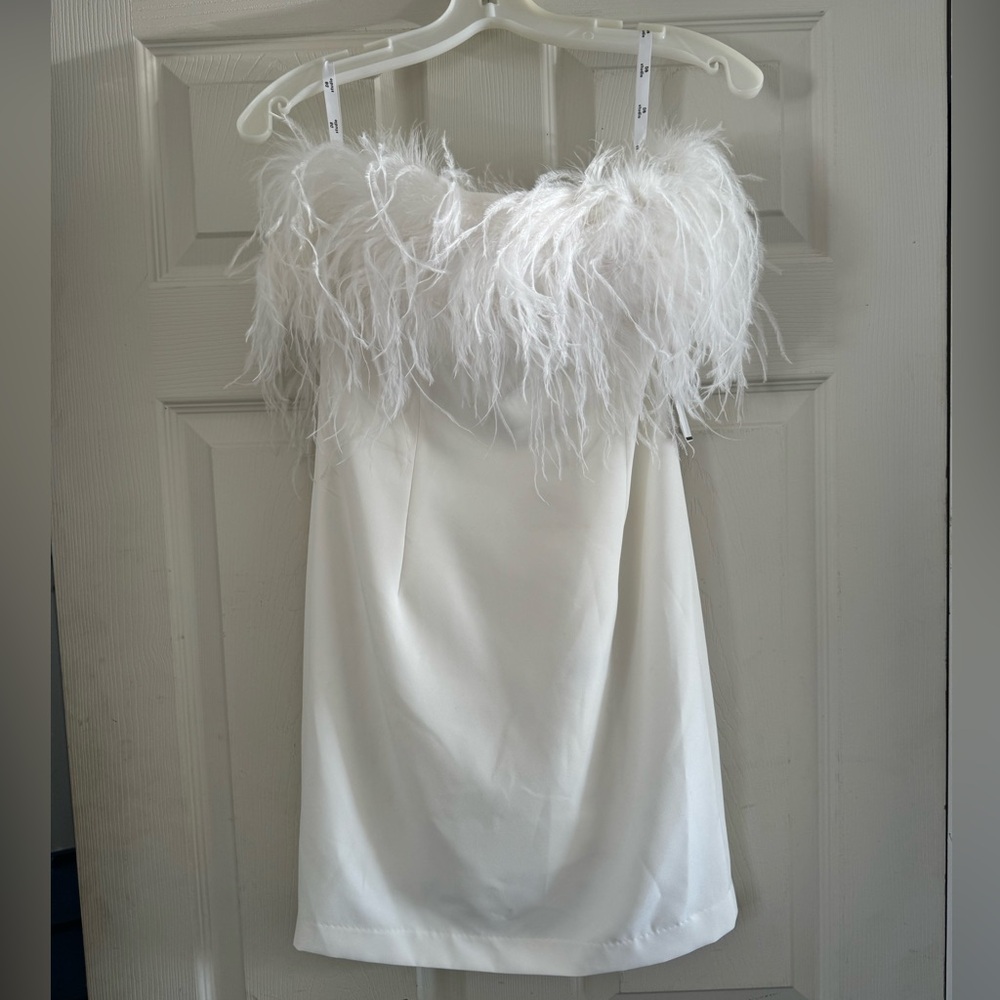 David’s Bridal short feather dress - Picture 3 of 6